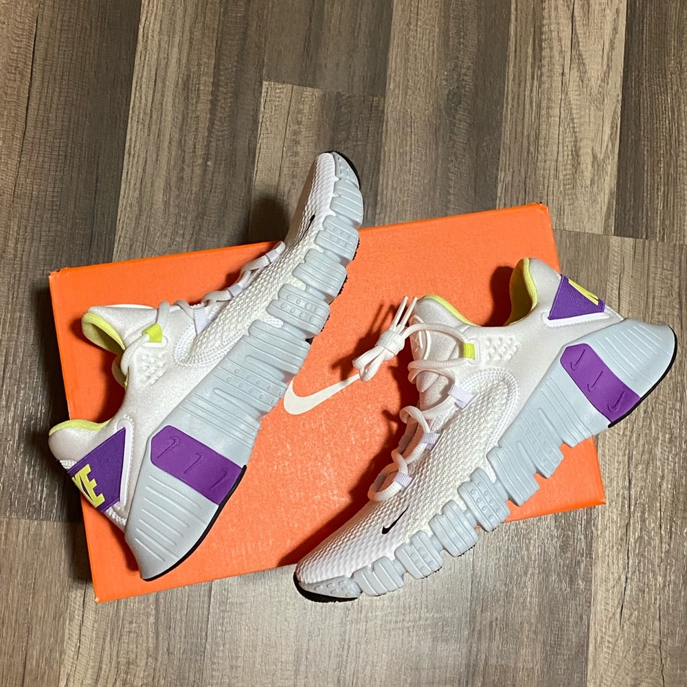 New never worn 2021
Women’s Free Metcon 4 'White Wild Berry'